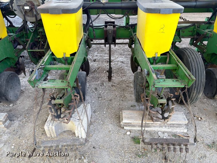 image for item DX5861 John Deere 1700 planter