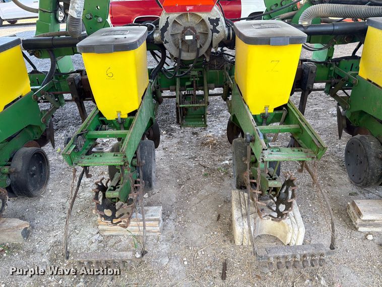 image for item DX5861 John Deere 1700 planter