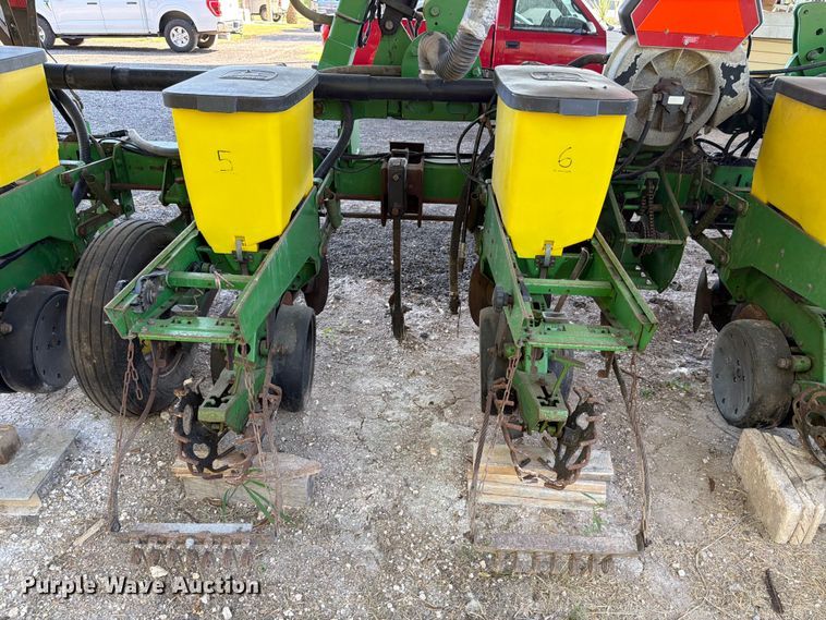 image for item DX5861 John Deere 1700 planter