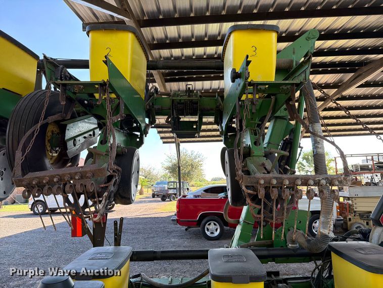 image for item DX5861 John Deere 1700 planter