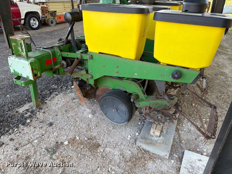 image for item DX5861 John Deere 1700 planter