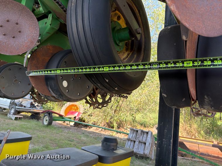 image for item DX5861 John Deere 1700 planter