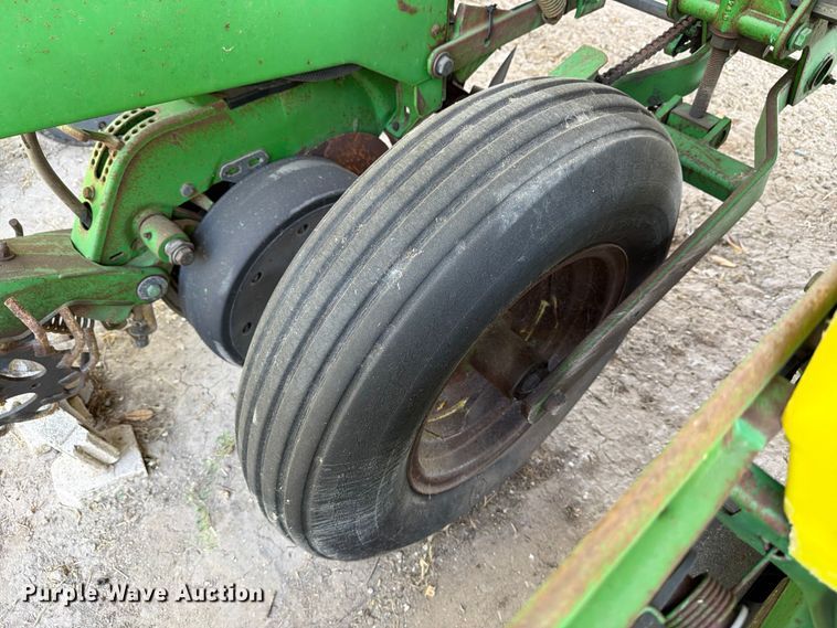 image for item DX5861 John Deere 1700 planter