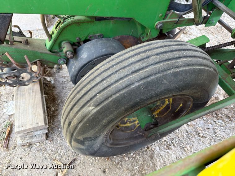 image for item DX5861 John Deere 1700 planter