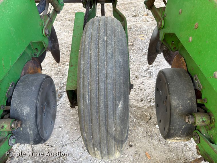 image for item DX5861 John Deere 1700 planter