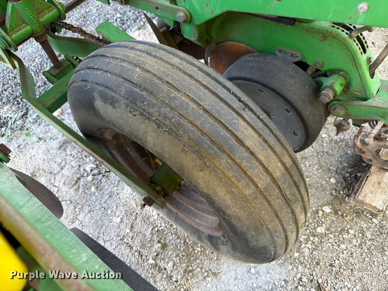 image for item DX5861 John Deere 1700 planter