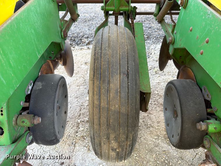 image for item DX5861 John Deere 1700 planter