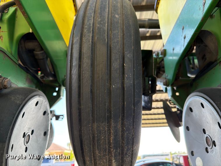 image for item DX5861 John Deere 1700 planter