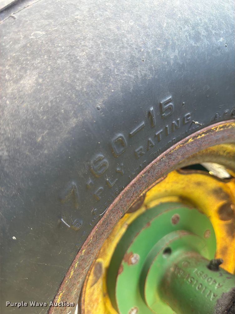 image for item DX5861 John Deere 1700 planter