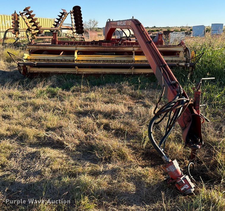 image for item DX5868 1986 New Holland 116 swather / windrower
