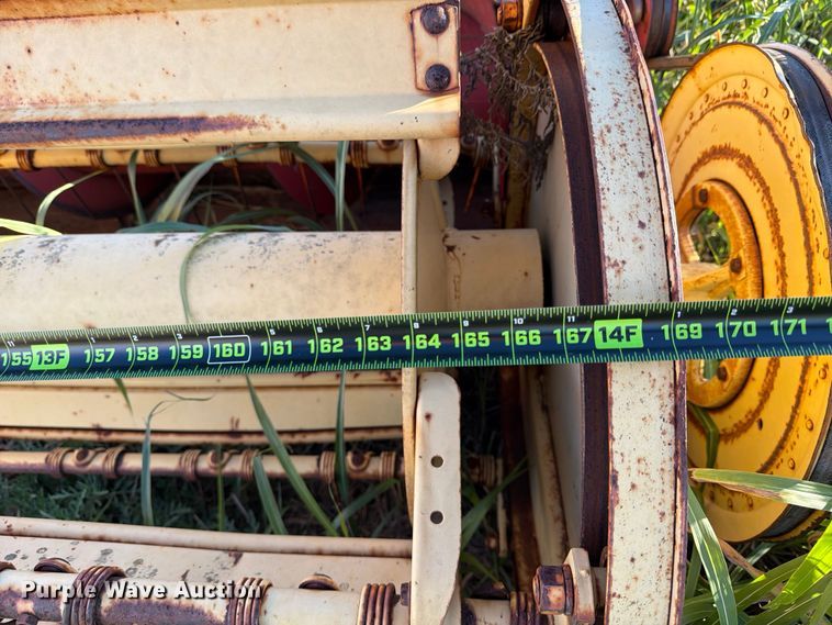 image for item DX5868 1986 New Holland 116 swather / windrower