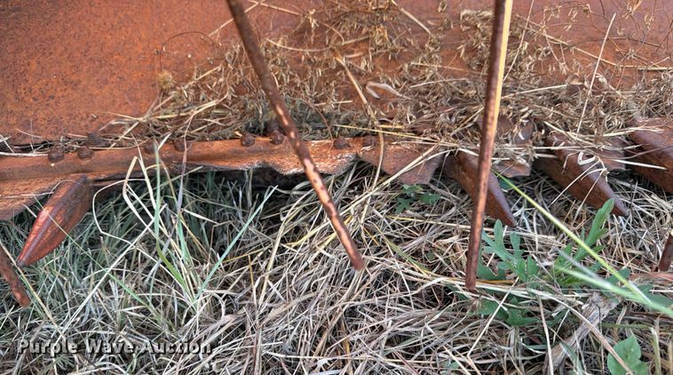 image for item DX5868 1986 New Holland 116 swather / windrower