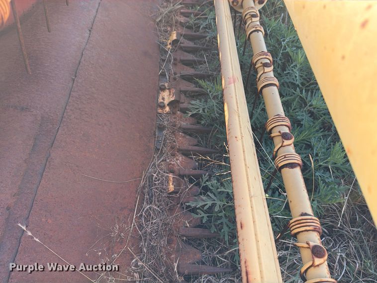 image for item DX5868 1986 New Holland 116 swather / windrower