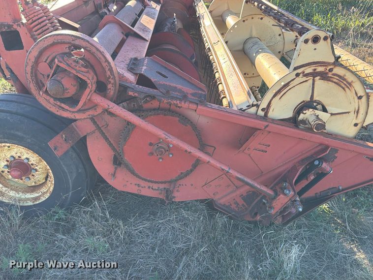 image for item DX5868 1986 New Holland 116 swather / windrower