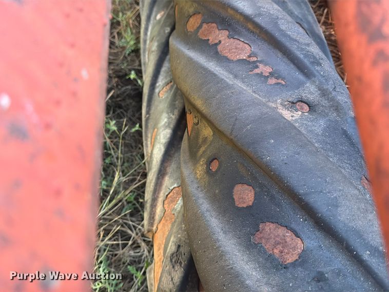 image for item DX5868 1986 New Holland 116 swather / windrower