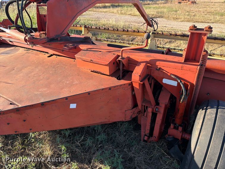 image for item DX5868 1986 New Holland 116 swather / windrower