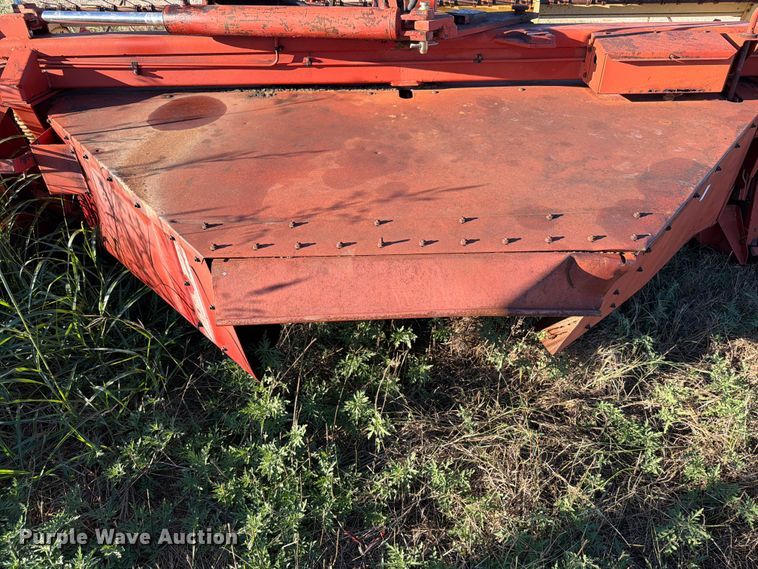 image for item DX5868 1986 New Holland 116 swather / windrower