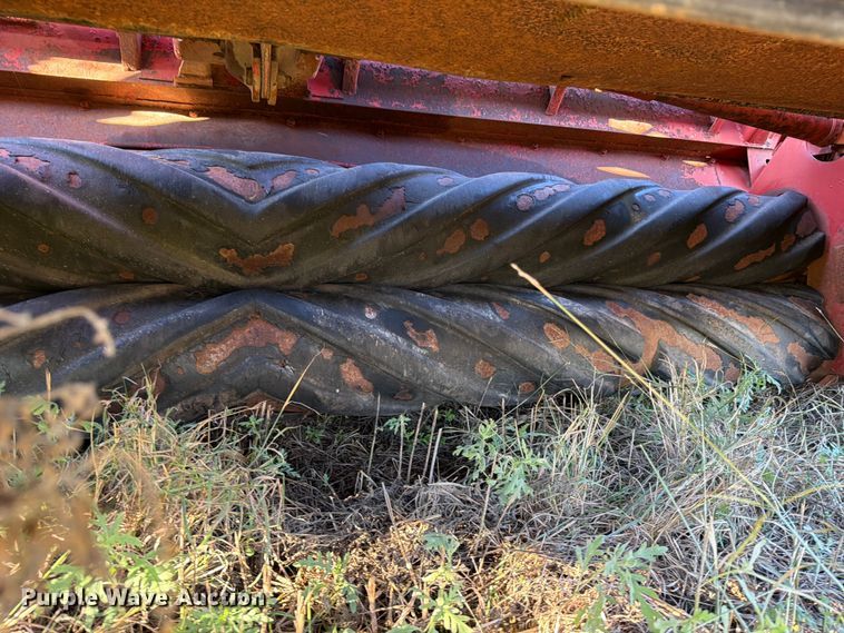 image for item DX5868 1986 New Holland 116 swather / windrower