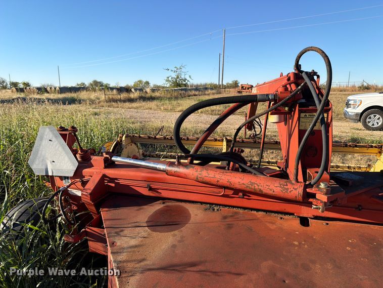 image for item DX5868 1986 New Holland 116 swather / windrower