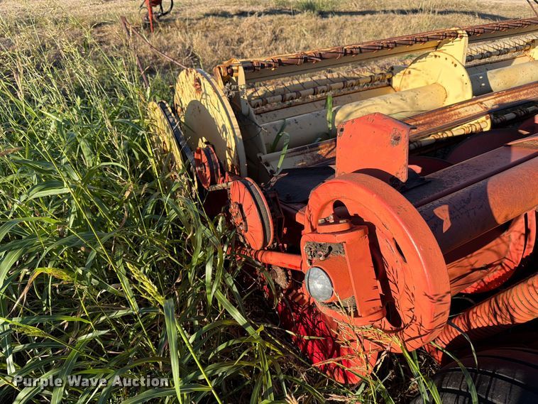 image for item DX5868 1986 New Holland 116 swather / windrower