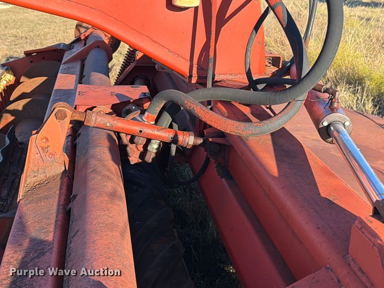 image for item DX5868 1986 New Holland 116 swather / windrower