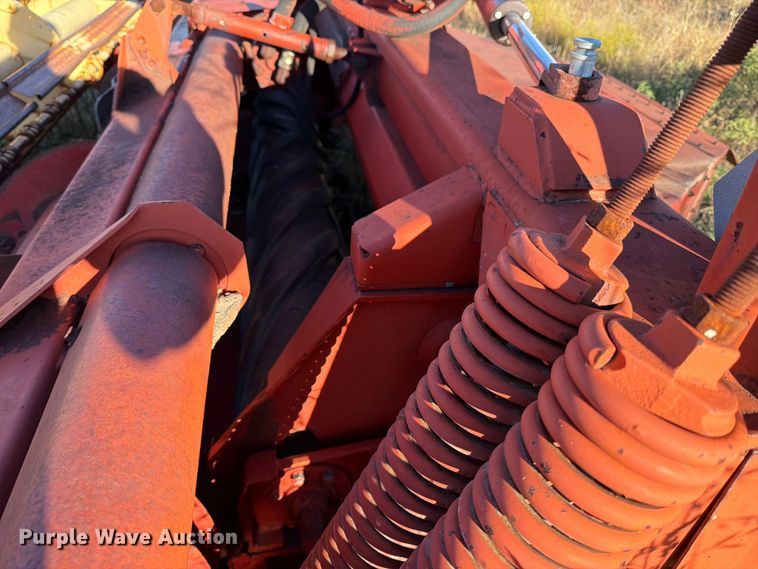 image for item DX5868 1986 New Holland 116 swather / windrower