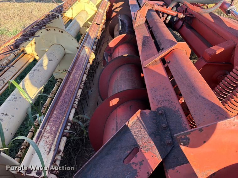 image for item DX5868 1986 New Holland 116 swather / windrower