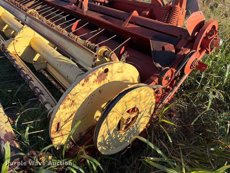 image for item DX5868 1986 New Holland 116 swather / windrower