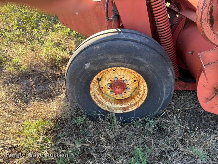 image for item DX5868 1986 New Holland 116 swather / windrower