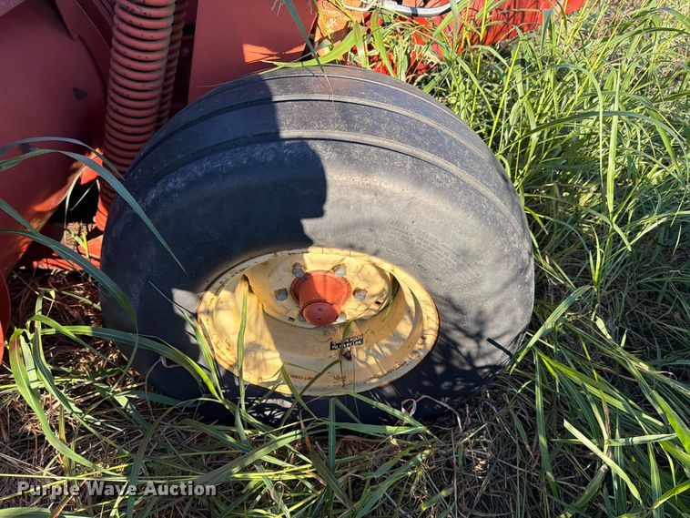 image for item DX5868 1986 New Holland 116 swather / windrower