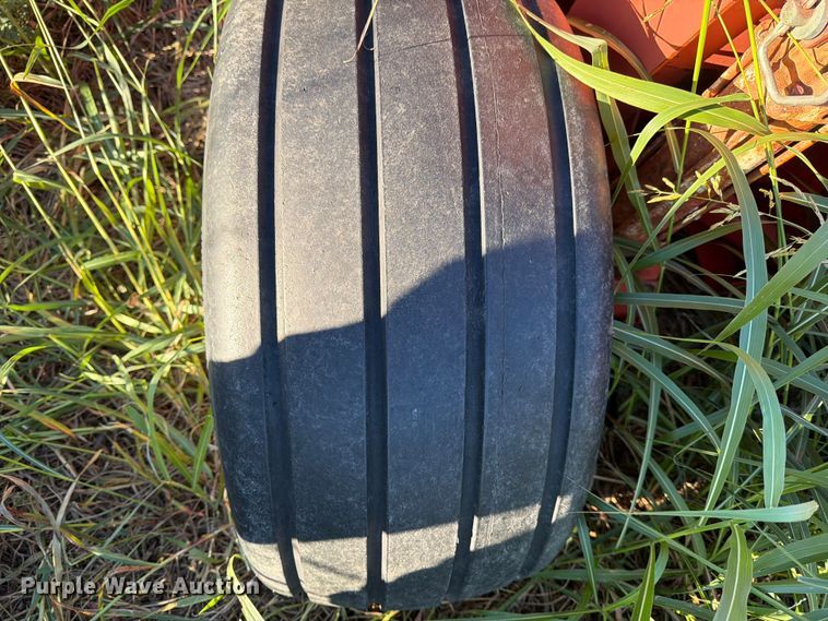 image for item DX5868 1986 New Holland 116 swather / windrower