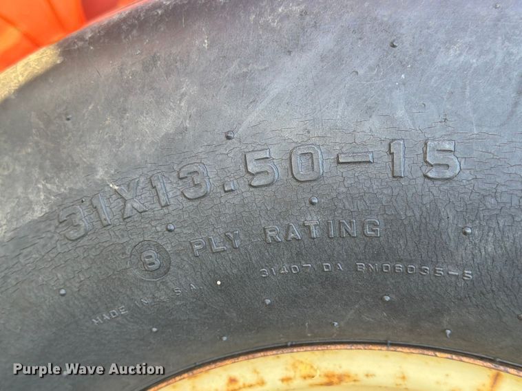 image for item DX5868 1986 New Holland 116 swather / windrower