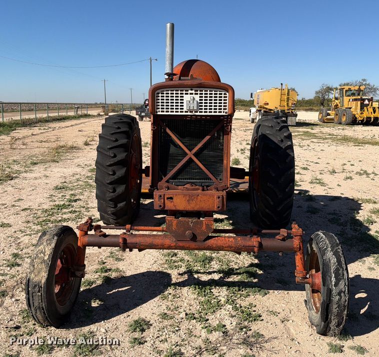 image for item DX5876 Farmall 560 tractor