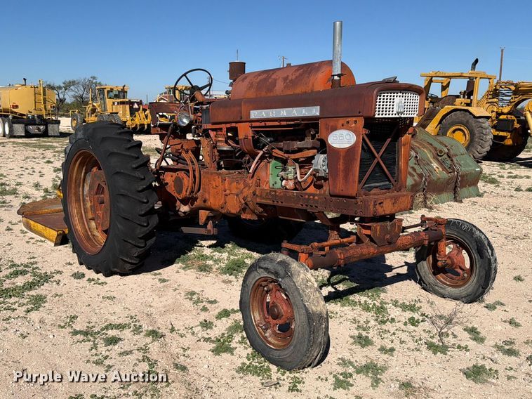 image for item DX5876 Farmall 560 tractor