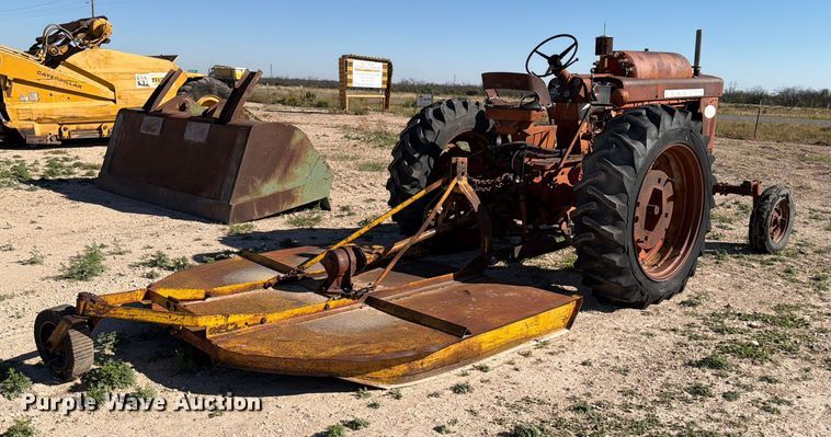image for item DX5876 Farmall 560 tractor
