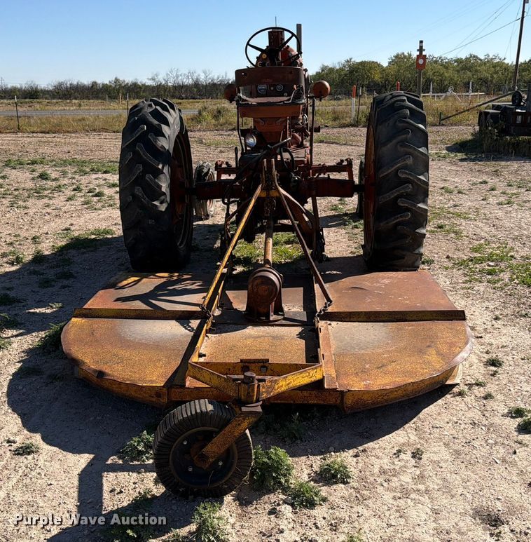 image for item DX5876 Farmall 560 tractor