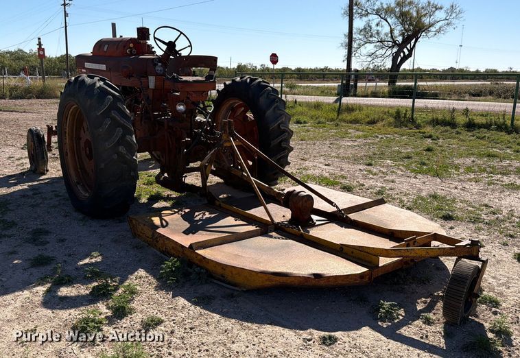 image for item DX5876 Farmall 560 tractor
