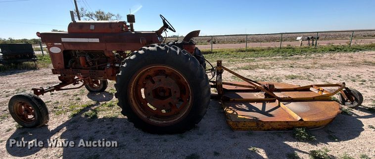 image for item DX5876 Farmall 560 tractor