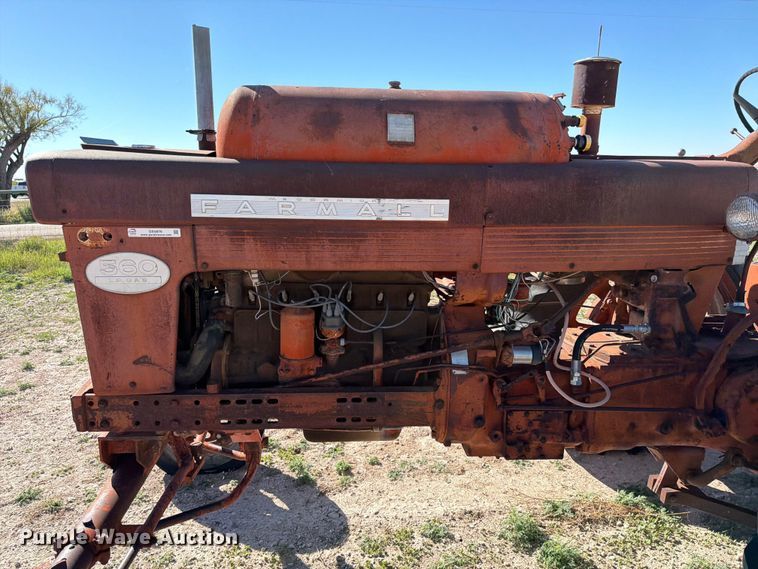 image for item DX5876 Farmall 560 tractor