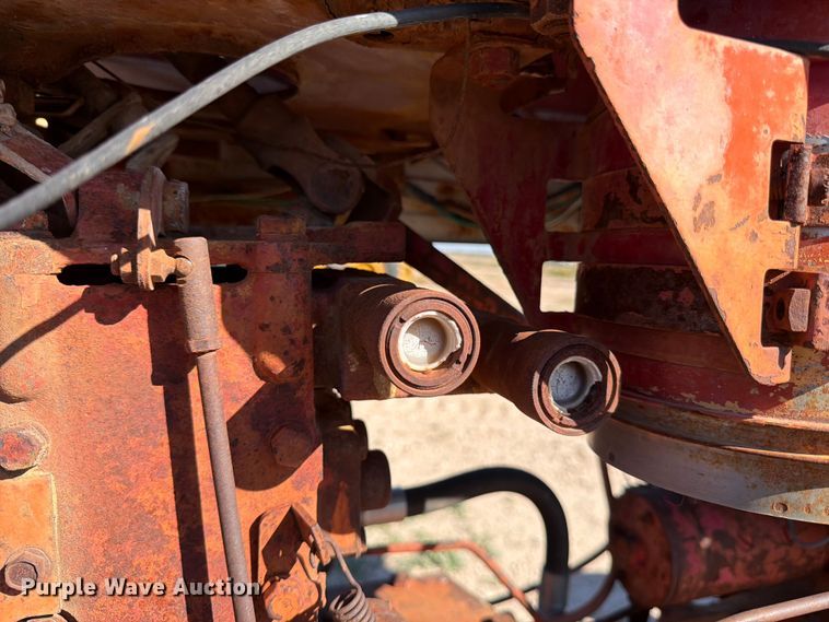 image for item DX5876 Farmall 560 tractor