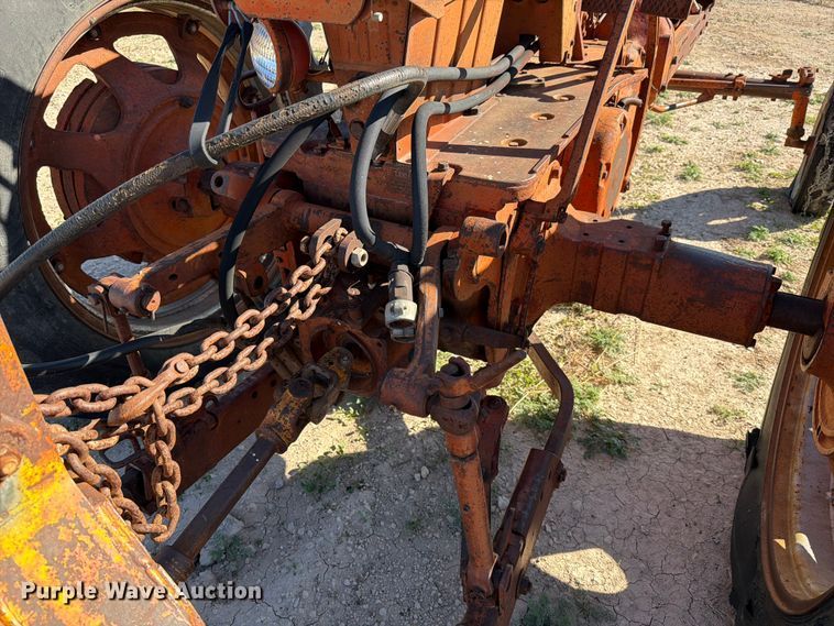 image for item DX5876 Farmall 560 tractor