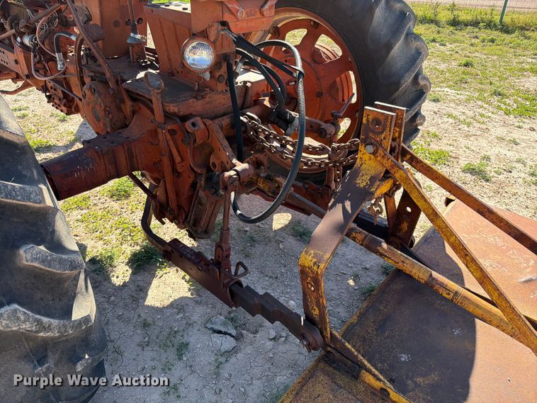 image for item DX5876 Farmall 560 tractor