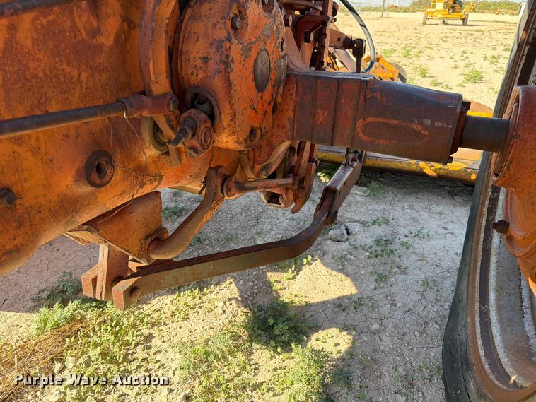 image for item DX5876 Farmall 560 tractor