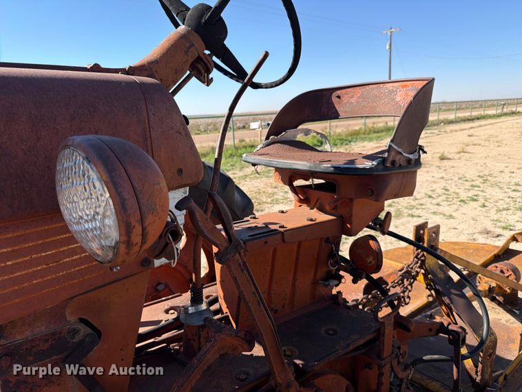 image for item DX5876 Farmall 560 tractor