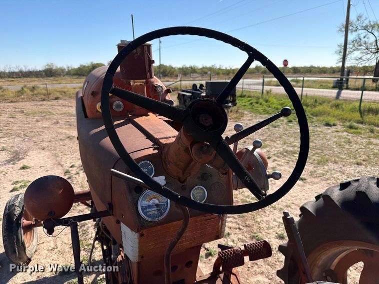 image for item DX5876 Farmall 560 tractor