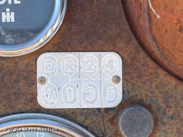 image for item DX5876 Farmall 560 tractor