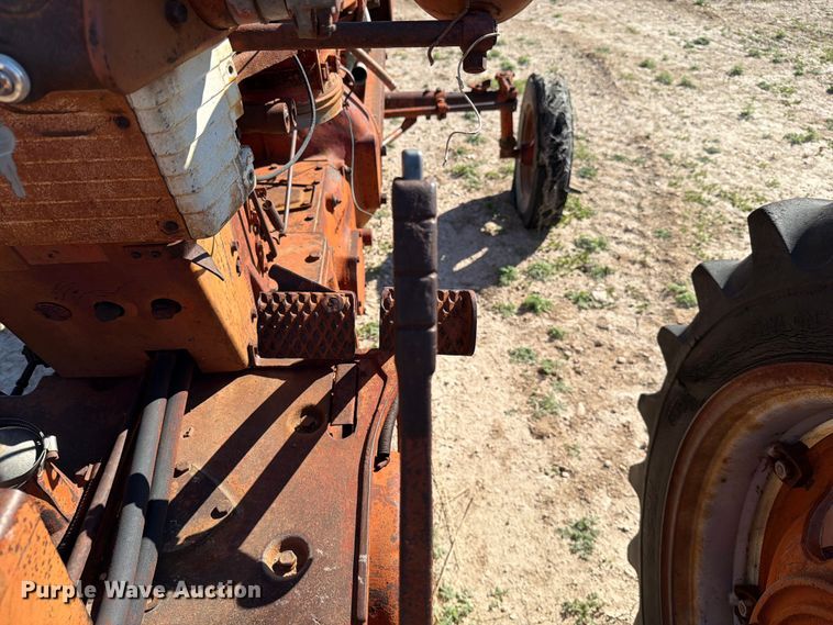 image for item DX5876 Farmall 560 tractor