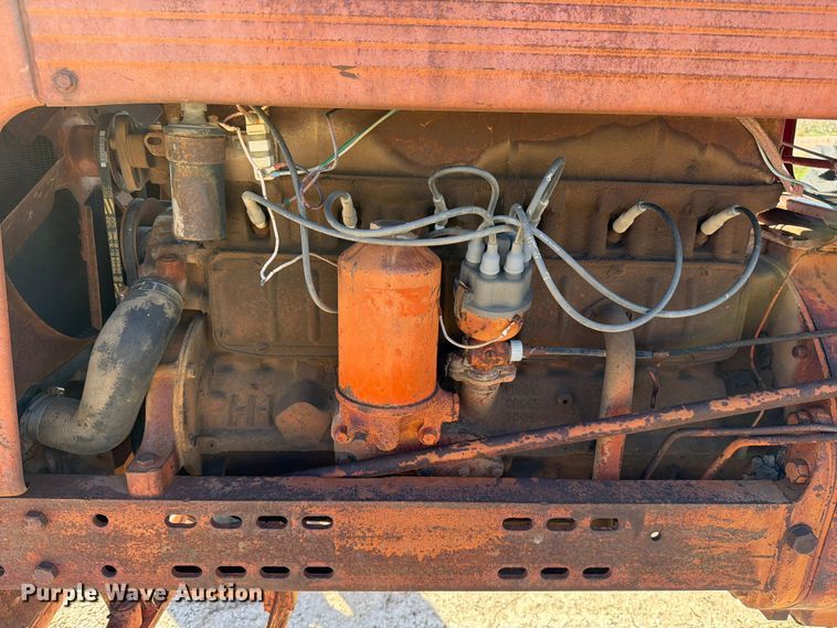 image for item DX5876 Farmall 560 tractor