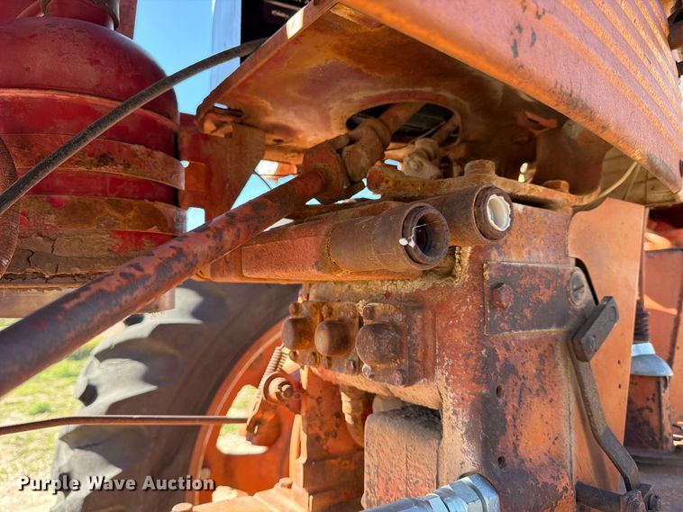 image for item DX5876 Farmall 560 tractor