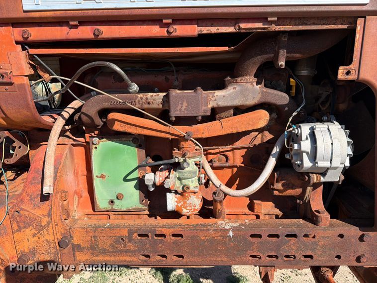 image for item DX5876 Farmall 560 tractor